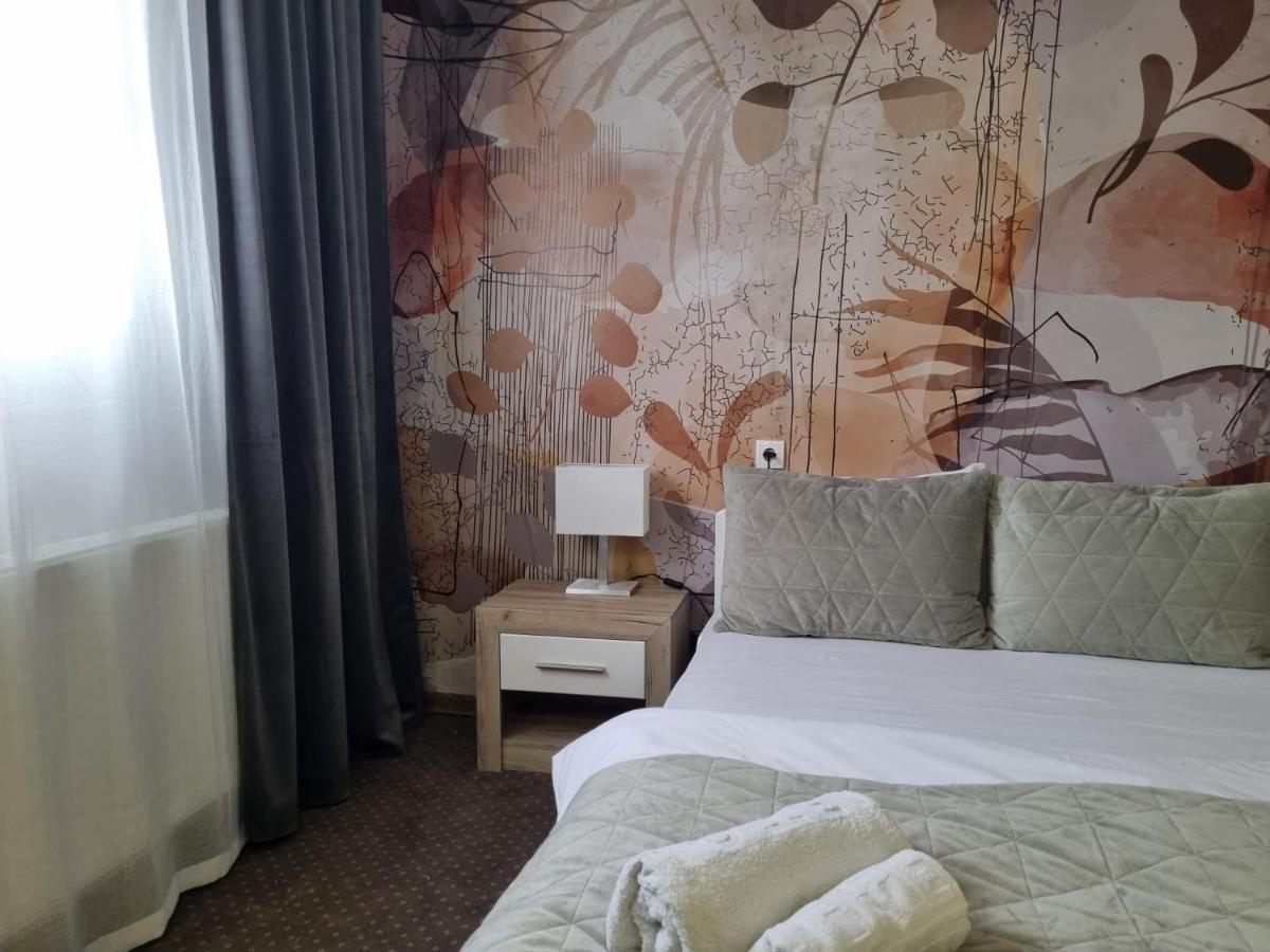 Plaza La - Night And Spa Sremska Mitrovica Luaran gambar