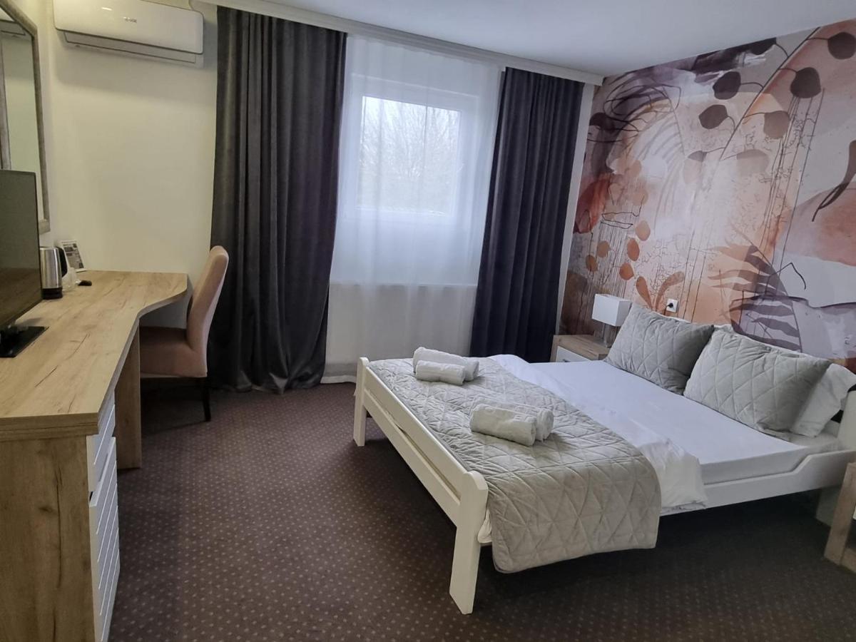 Plaza La - Night And Spa Sremska Mitrovica Luaran gambar