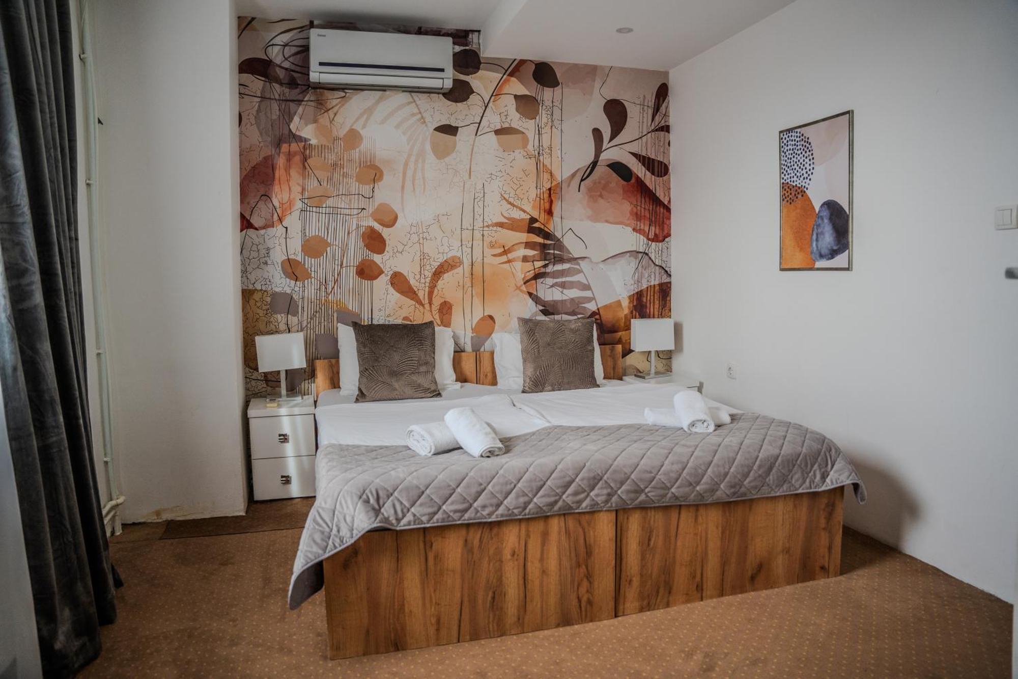Plaza La - Night And Spa Sremska Mitrovica Luaran gambar