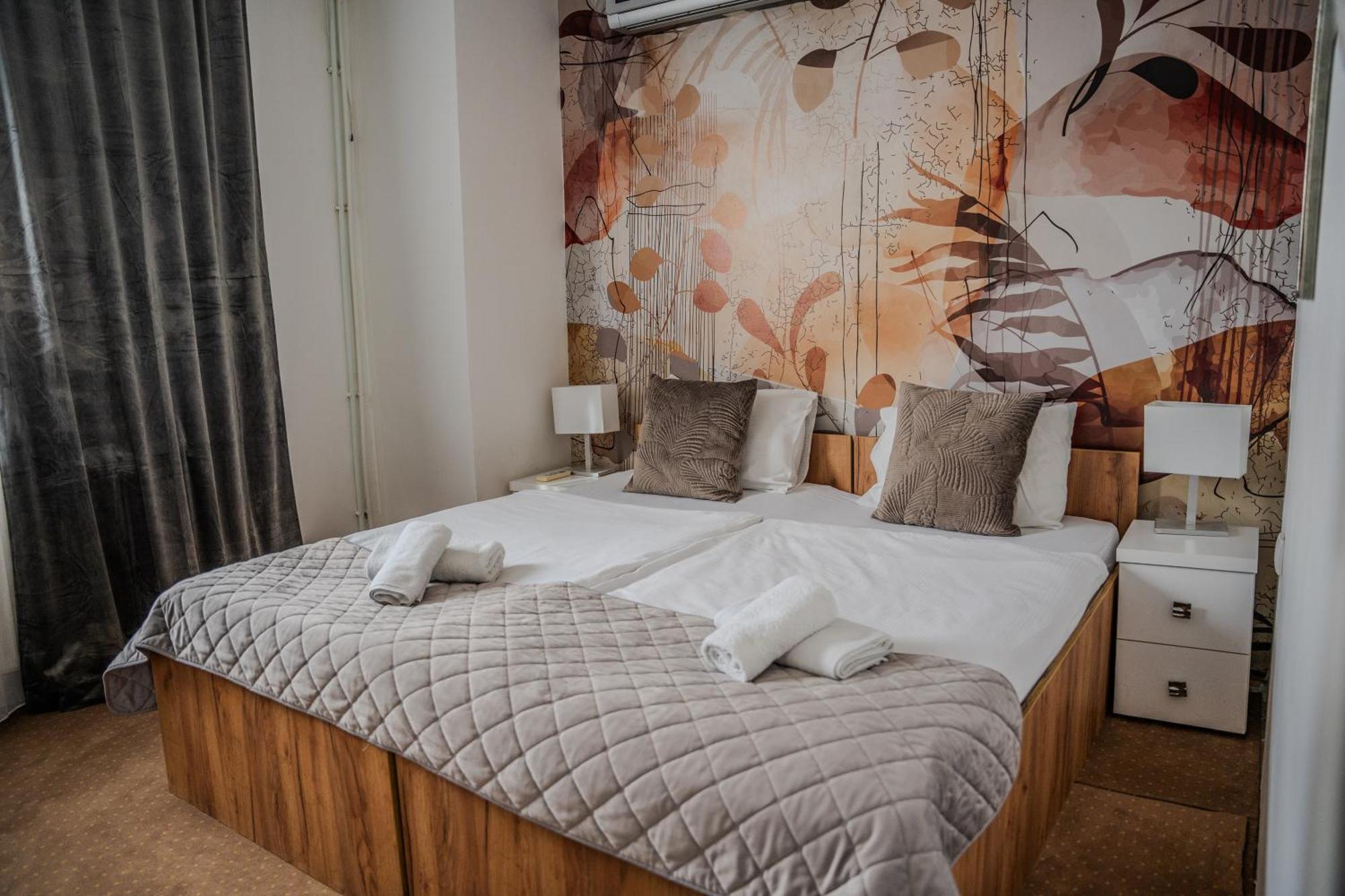 Plaza La - Night And Spa Sremska Mitrovica Luaran gambar