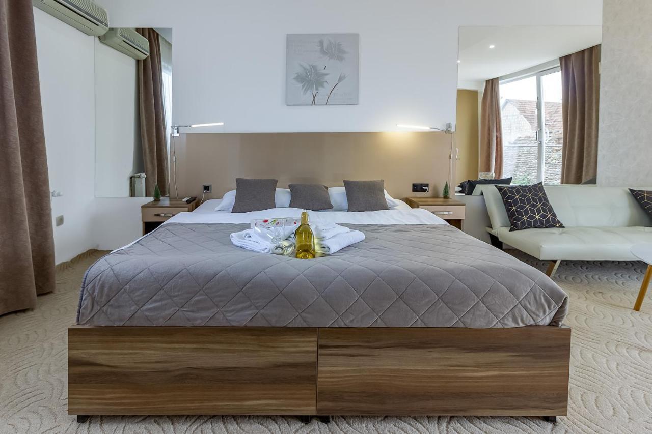 Plaza La - Night And Spa Sremska Mitrovica Luaran gambar
